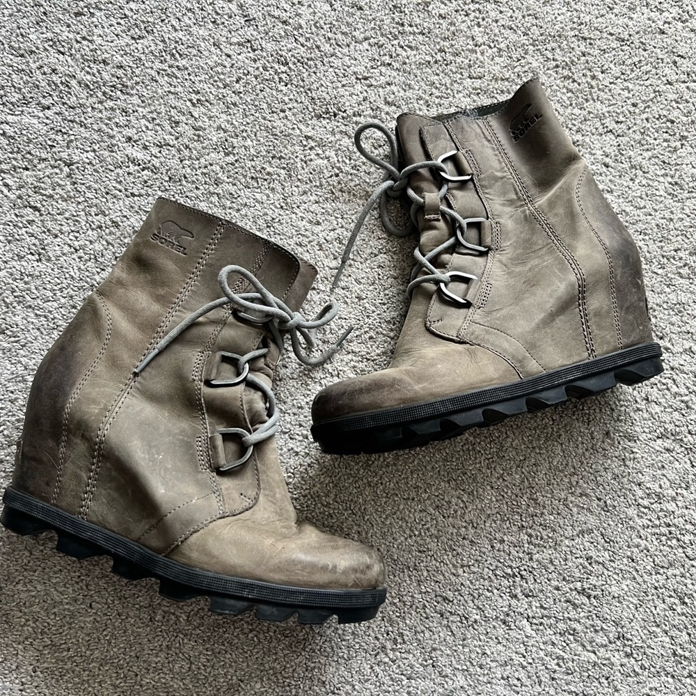 Sorel Joan of Arc Wedge II Lace Up Boots Women’s Size 8 Waterproof Booties